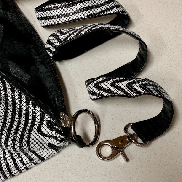 NEW WHITING & DAVIS METAL ZEBRA 🦓 CONVERTIBLE BAG - Picture 3 of 8